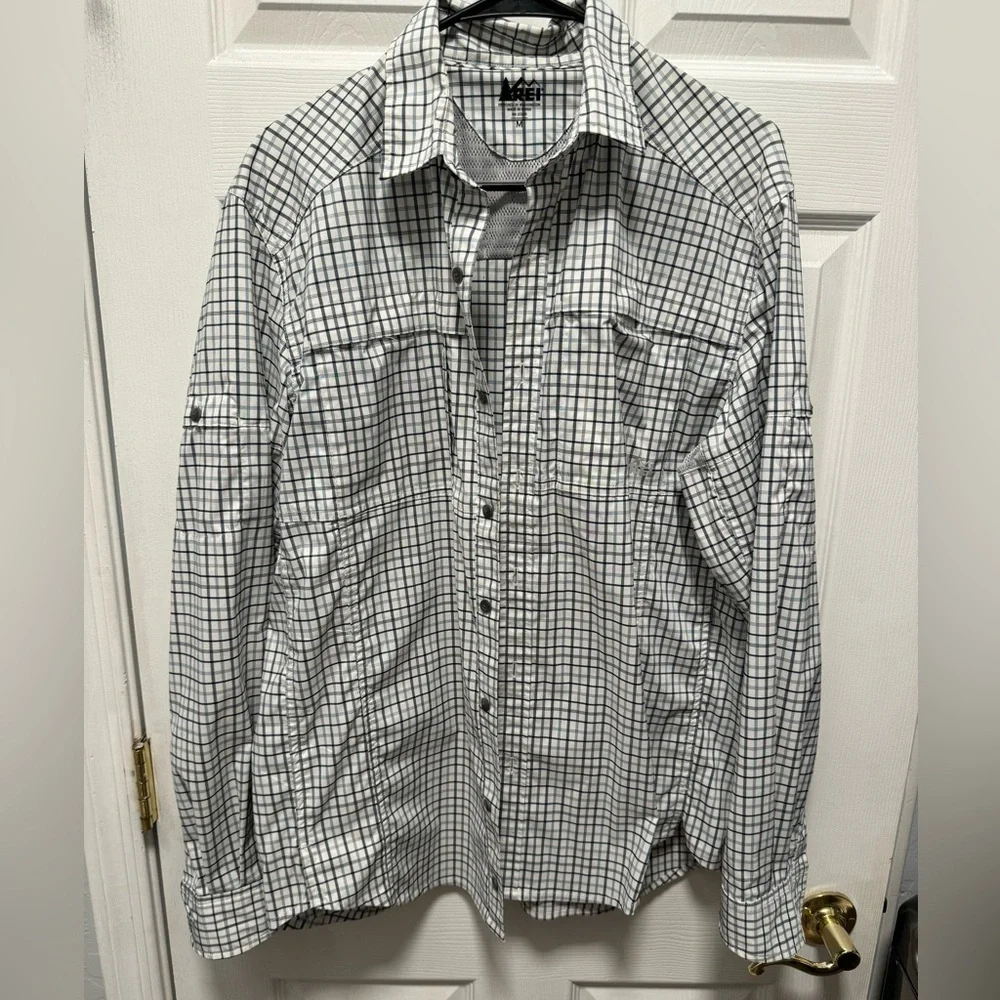 REI Vented Fly Fishing Hiking Long Sleeve Button‎ Down Shirt - Mens medium
